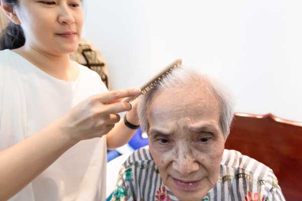 Graceland Home Care caregiver help seniors with brusing hair